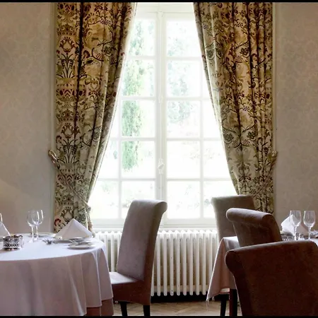 Chateau De Montet 3*