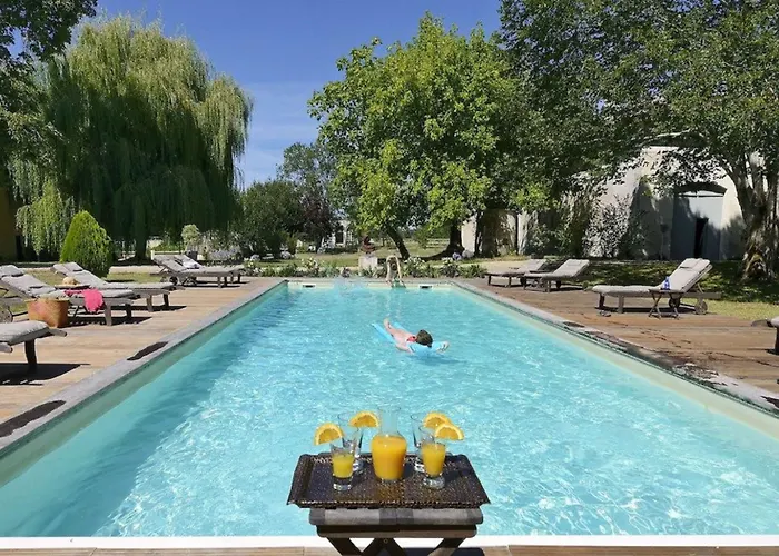 Chateau De Montet 3*